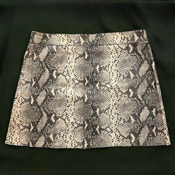 AllSaints Lena Oba Snake Embossed Leather Mini Skirt US 6 Faux Python Zip Front - Picture 13 of 15